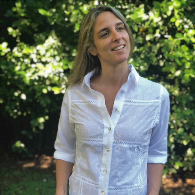 Camisa de lino y broderie de mujer