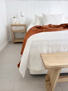 Cubre camas QUEEN Off White - comprar online