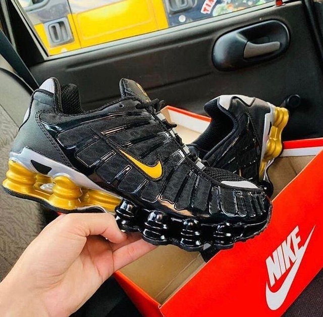 TÊNIS 12 MOLAS PRETO-DOURADO