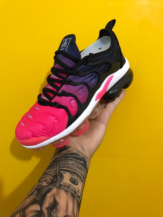 vapor max plus preto com rosa