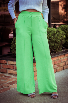 CALÇA PANTALONA COM PREGAS - VERDE LIMA - Alluz