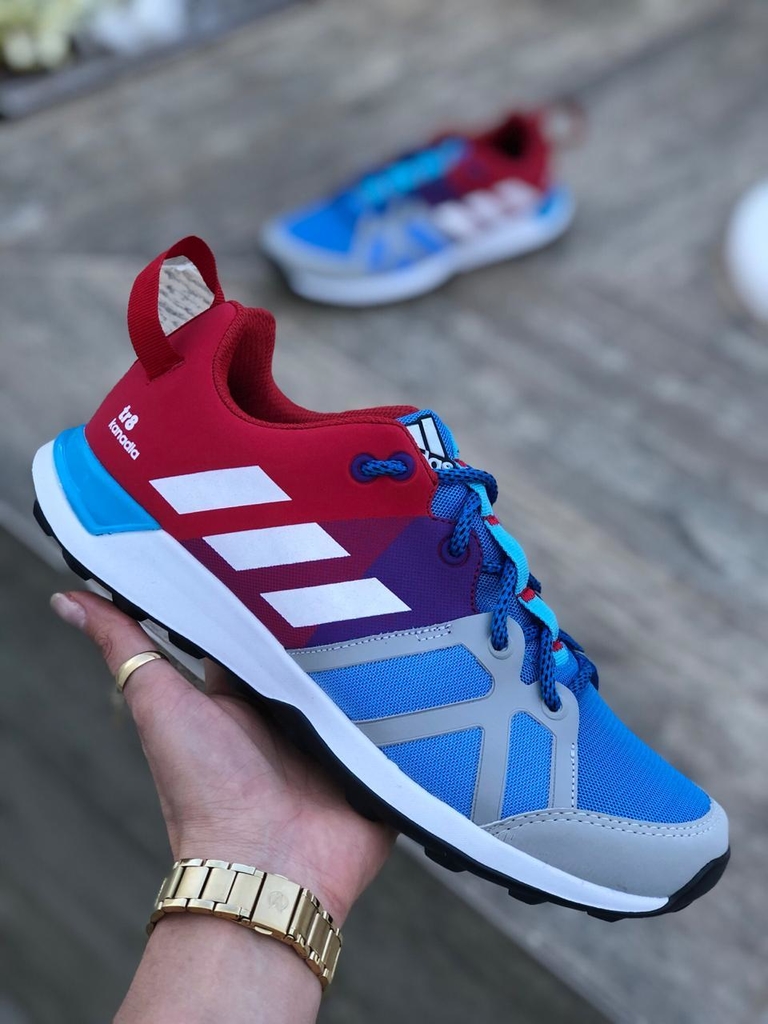 tênis adidas tr8
