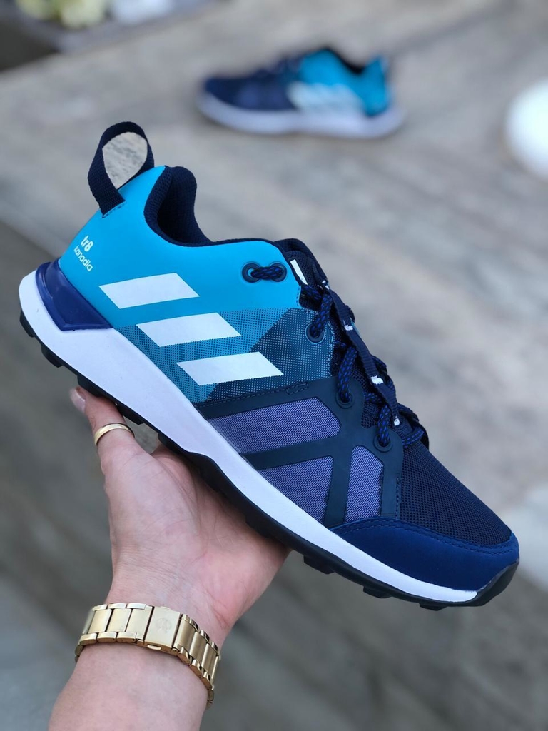 tênis adidas tr8
