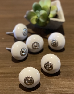 Tirador Zuri plateado ceramica