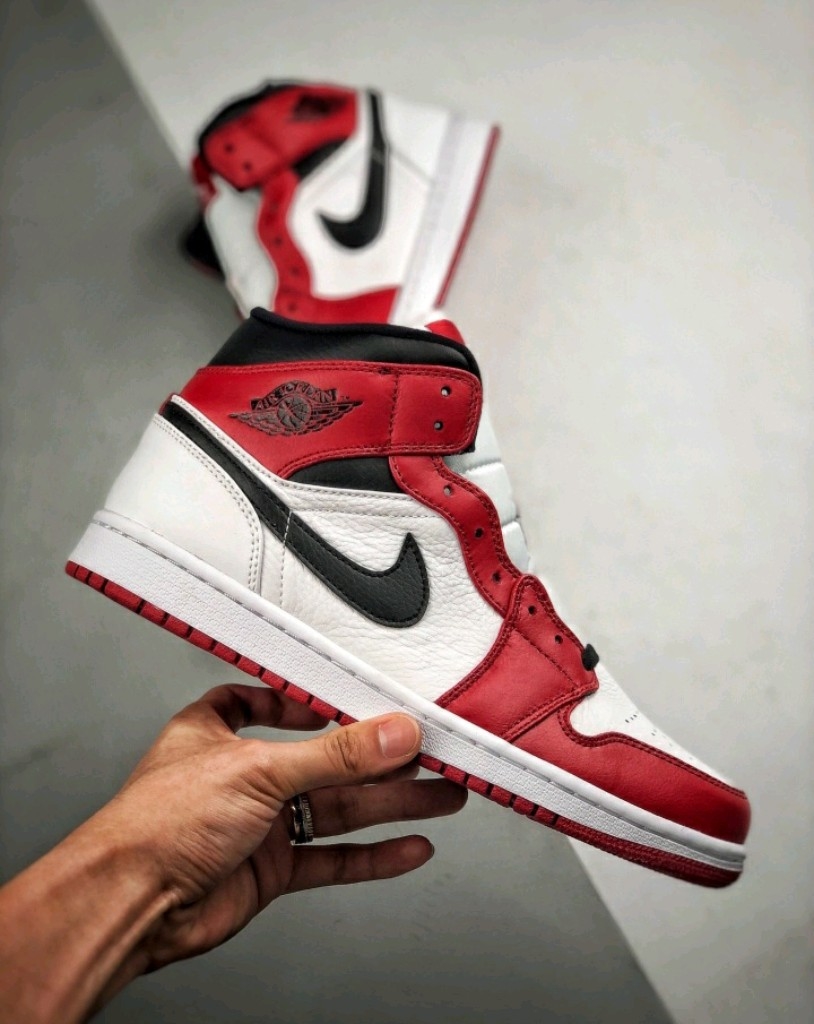 air jordan 1 mid chicago 2020
