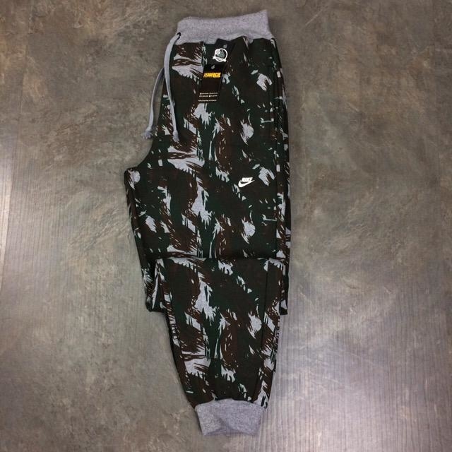 calça nike camuflada
