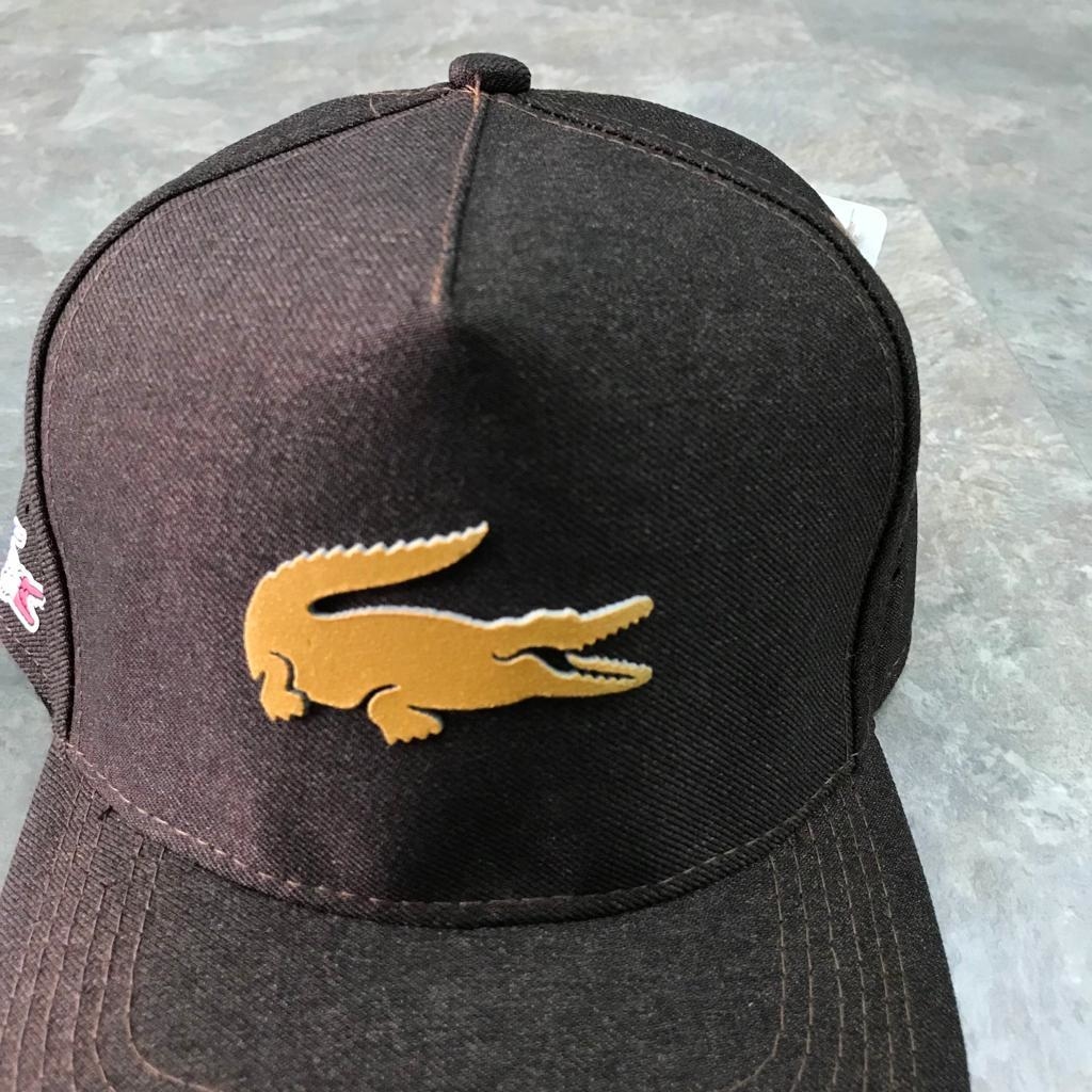 BONÉ LACOSTE MARROM STRAPBACK - Tendencia Street Shop