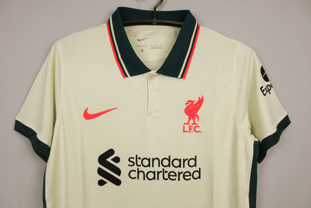 liverpool camisa bege