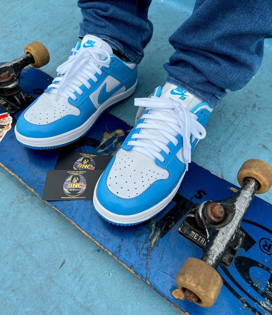 TÊNIS NIKE - SB DUNK LOW - AZUL BEBÊ /BRANCO