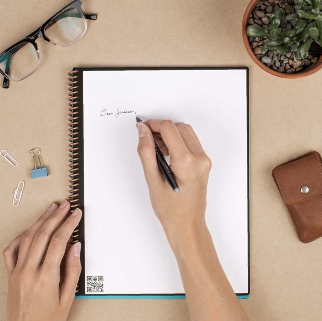 Rocketbook Core Cuaderno Reutilizable A5 – Páginas De Puntos, Digitaliza Notas, Borrable Con Paño Húmedo