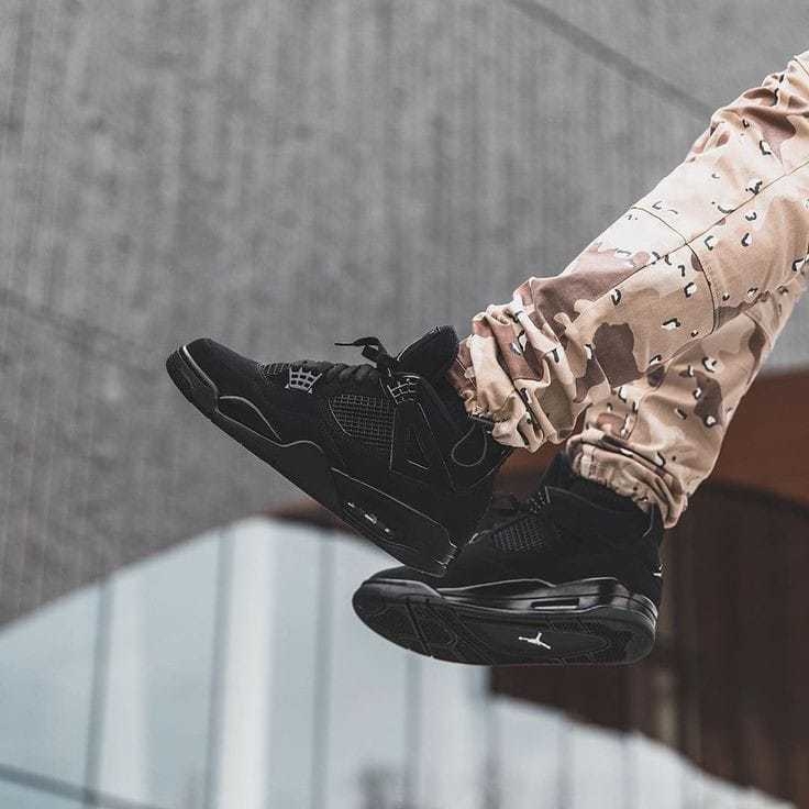 JORDAN colo negro