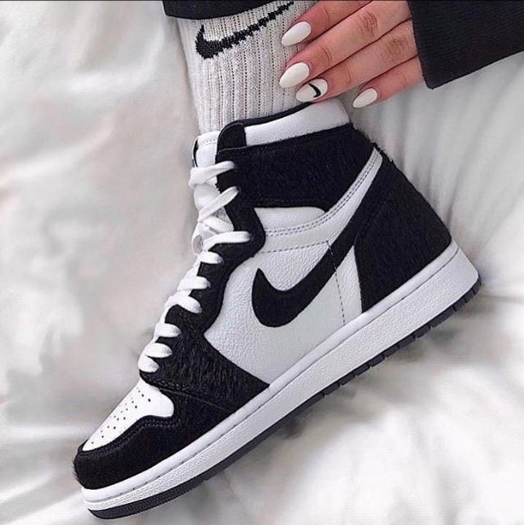 Botitas Jordan color negro