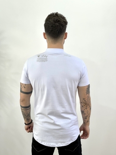 Camiseta Branca Tall Colar - Totanka - Imperium Store | Loja de Roupas Multimarcas