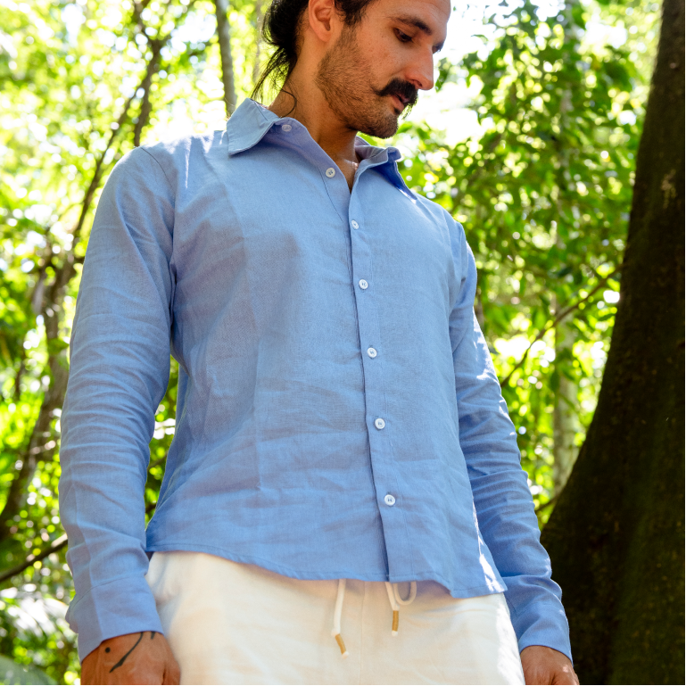 camisa de linho azul