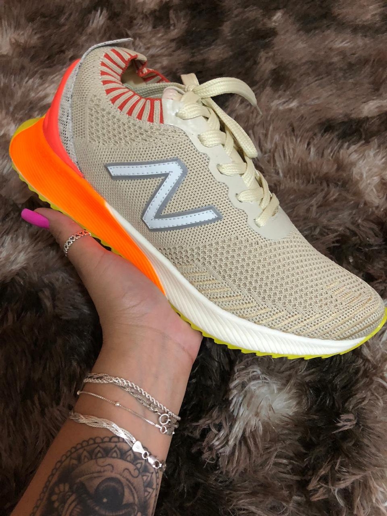 Tênis New Balance FuelCell Echo Bege/Laranja - Importado