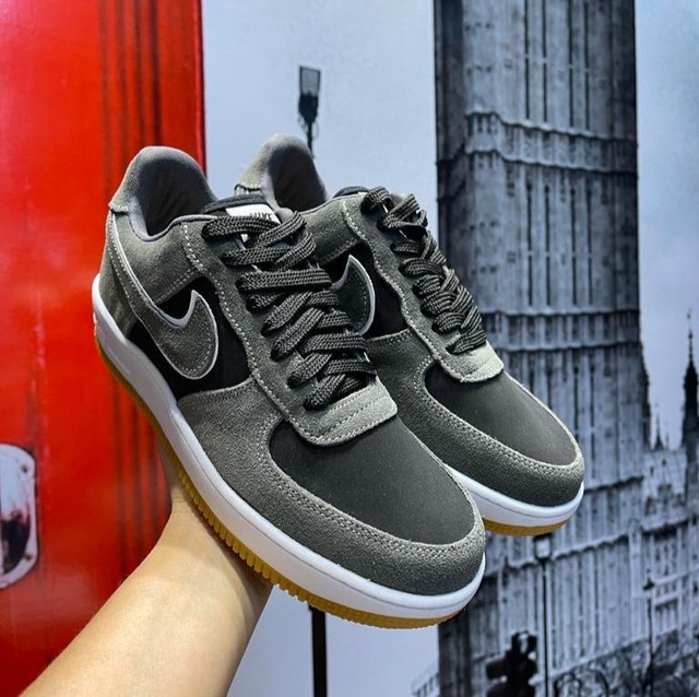 NIKE AIR FORCE 01'7 CINZA CAMURÇA - Closet Innovation