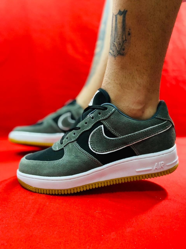 NIKE AIR FORCE 01'7 CINZA CAMURÇA - Closet Innovation