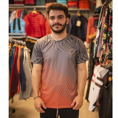 REMERA RIELL HOMBRE MESH LIVIANO CON SUBLIMACION (178-189) - Tiempo de aventura