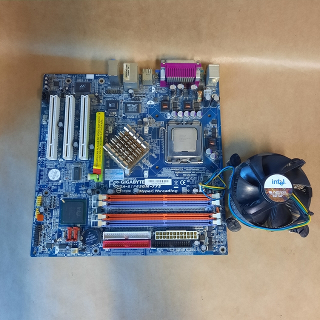 Placa Mãe Gigabyte Ga-8i865gme-775 +c/ Proc. Pentium 3.0 Ghz