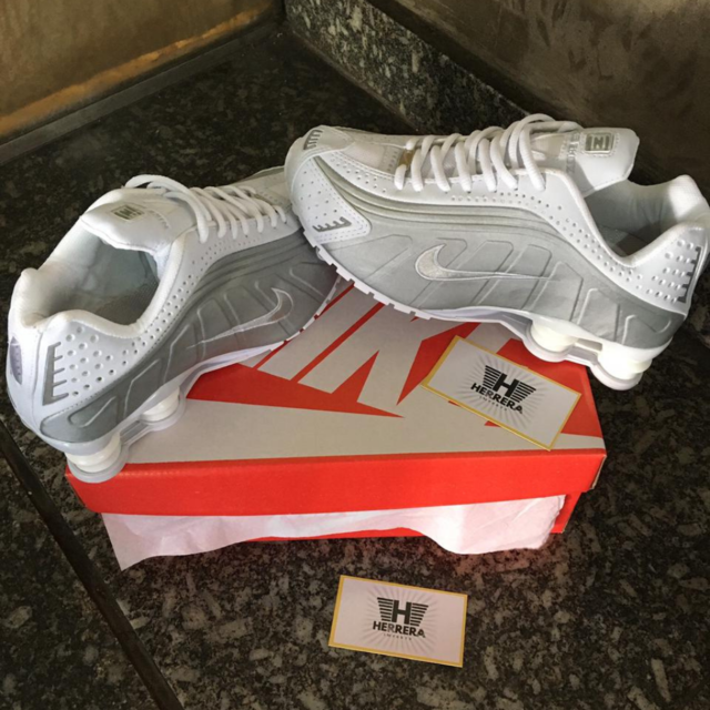 Tênis Nike Shox R4 - Branco e Cinza - Herrera Imports