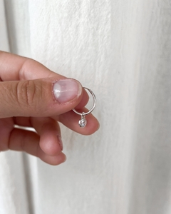 argolla de plata con circulo de cubic - comprar online