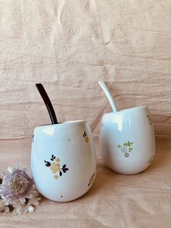 Mates de cerámica blanco flores - Eunoia Gift Boxes