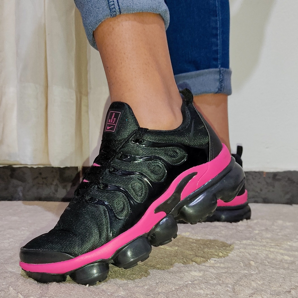 vapor max plus preto com rosa