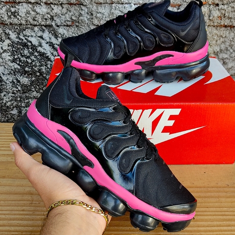 vapormax plus feminino preto e rosa