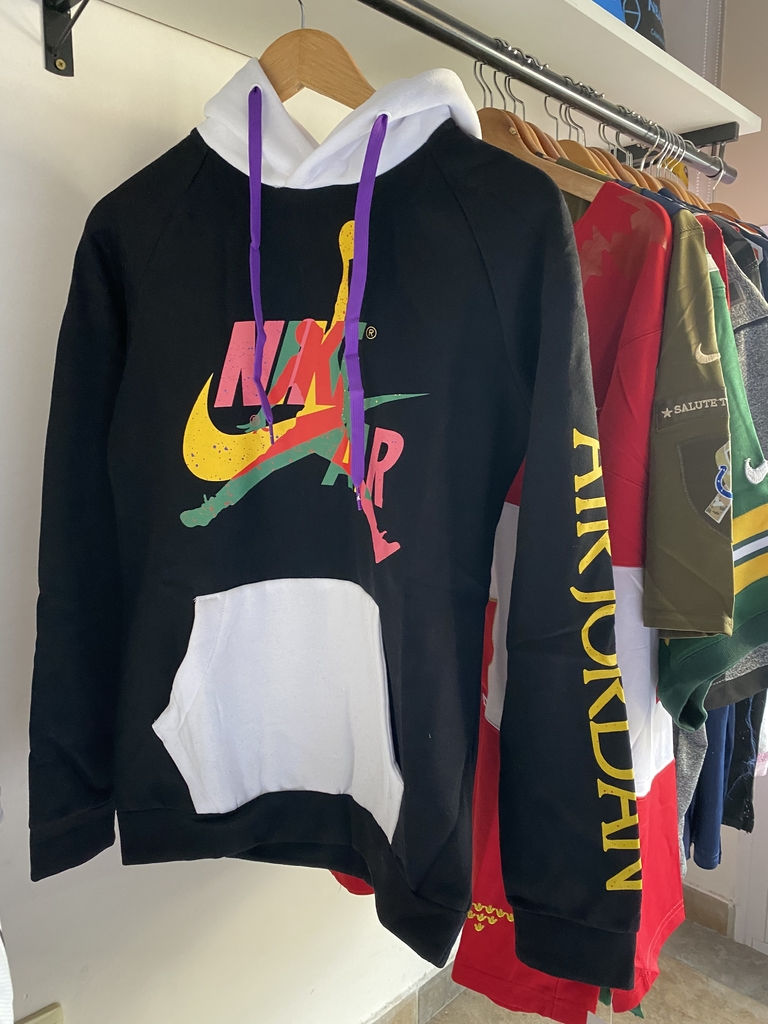 Buzo Air Jordan canguro negro - Comprar en NBAOESTE