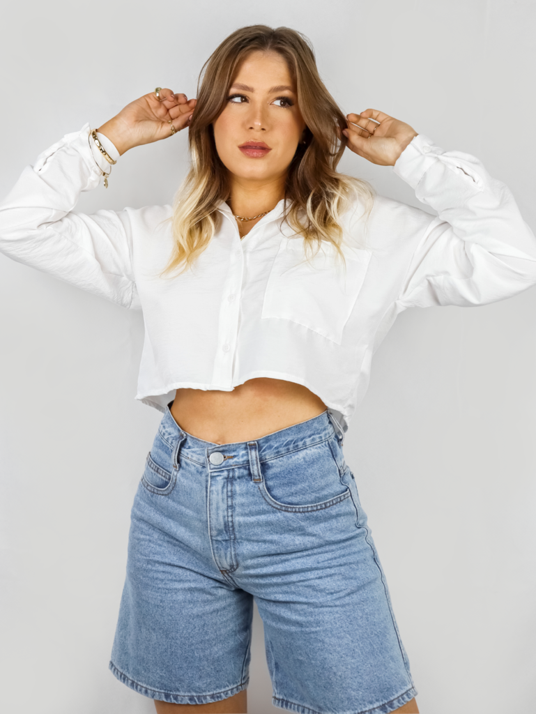 camiseta branca com cropped