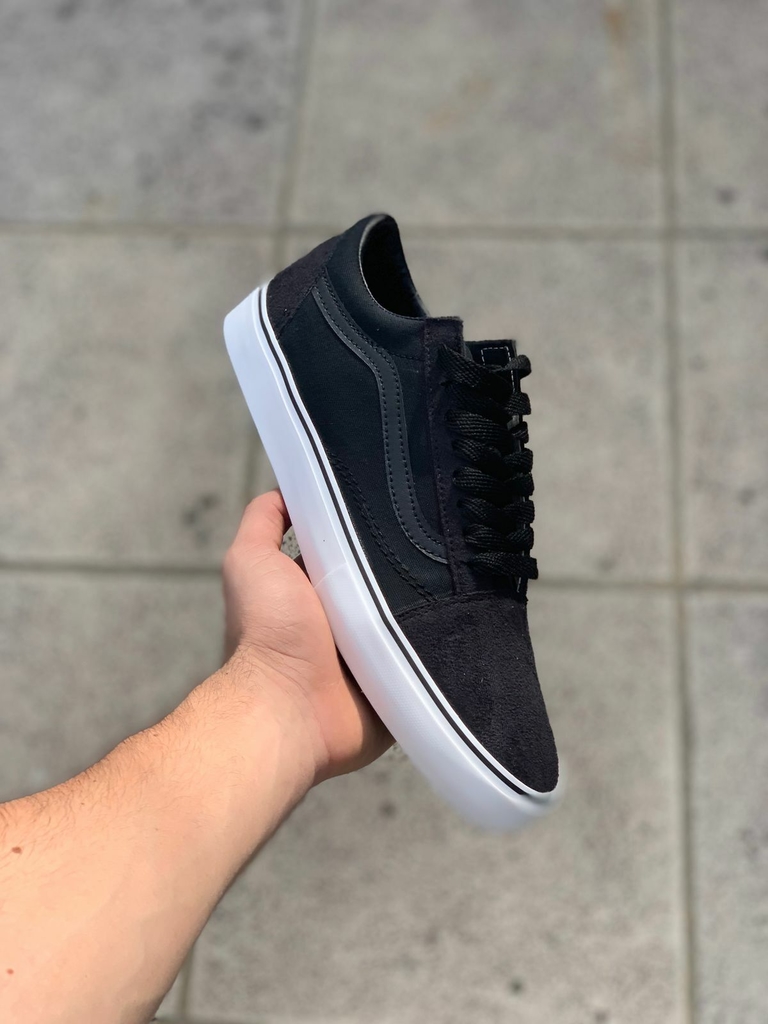 Vans negras suela blanca - Comprar en as.importado