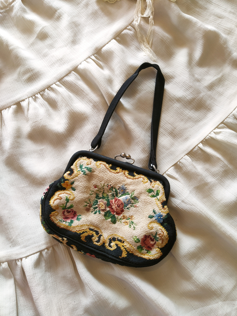 vintage needlepoint bolsa