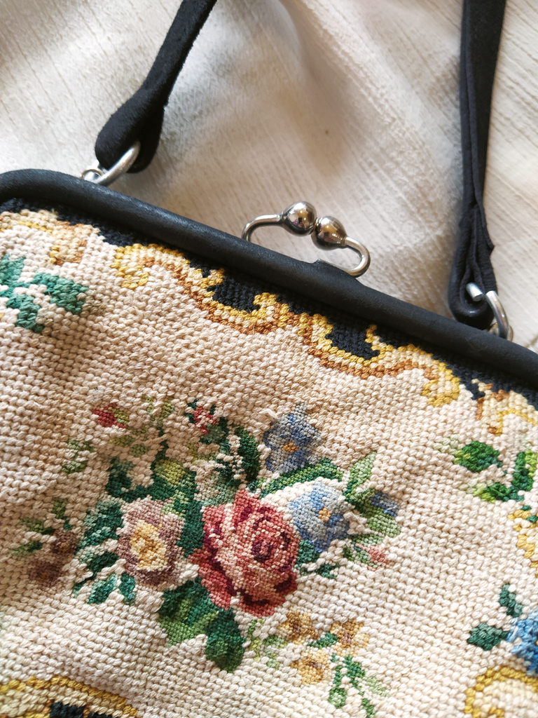 vintage needlepoint bolsa