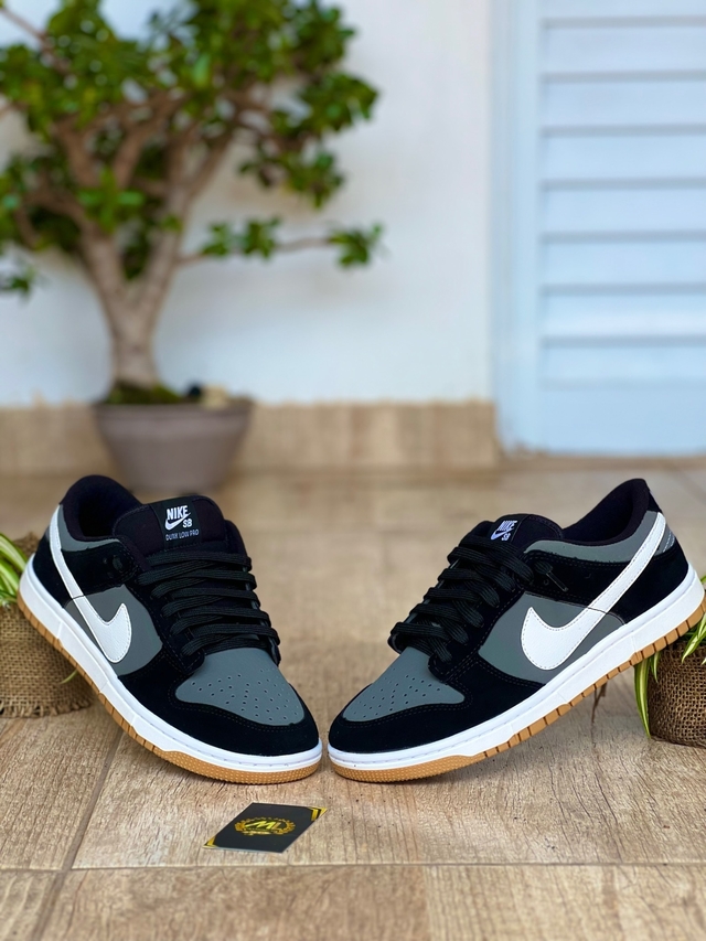 Nike SB Dunk Low Pro Black/White-Gum