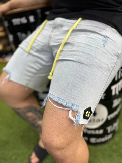 15240.910 - Bermuda Titular Jeans Yellow Details
