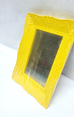 Quadro Moldura Com Espelho Amarelo - 13 x 18 cm.