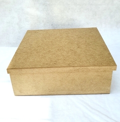 Caixa de MDF 40x40x15 cm.