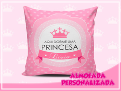 Almofada Personalizada Aqui Dorme Uma Princesa Decoração Quarto de Bebê Menina 30x30cm