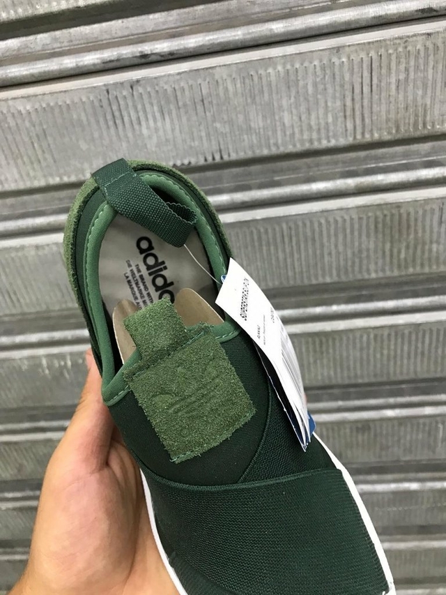 tenis adidas slip on verde