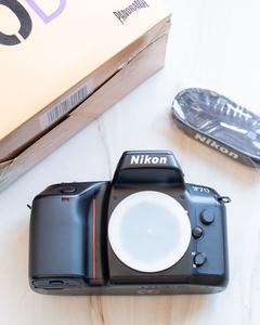 Câmera Nikon F70D (corpo) na internet