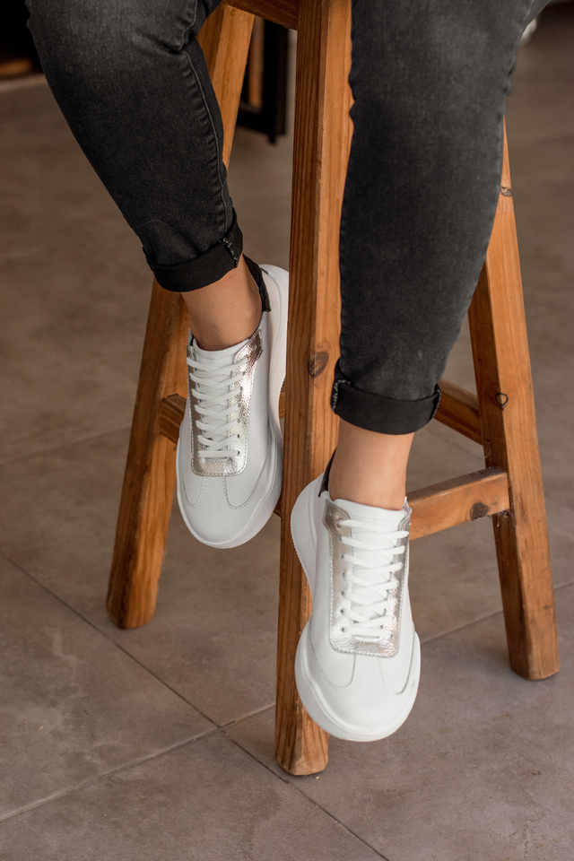 Zapatillas Yoko blancas con plateado - Minici Calzados