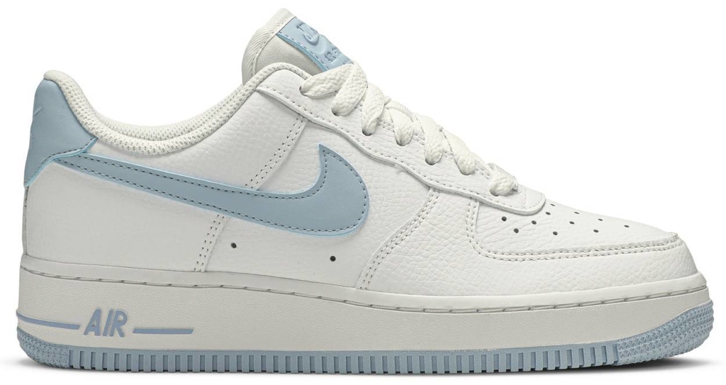 lichtblauwe nike air force 1