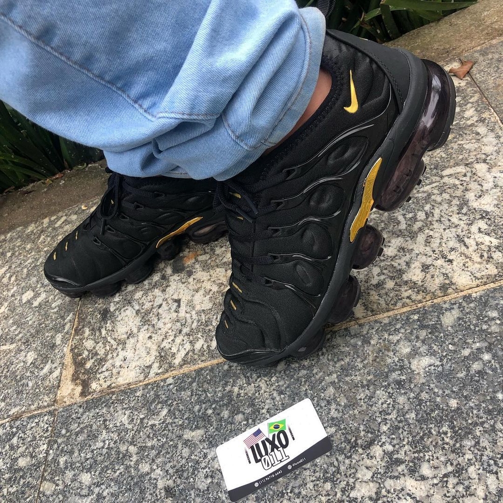 vapormax plus preto dourado