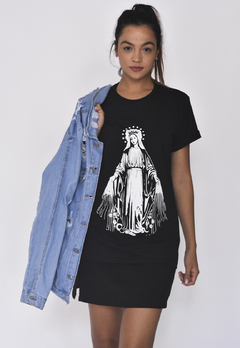 Imagem do Camiseta Feminina Estampada - Crowned Saint