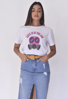 Camiseta Feminina Estampada - Love is in the Air - comprar online