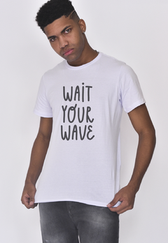 Camiseta Masculina Estampada - Wait Your Wave - comprar online