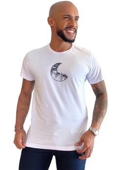 Camiseta Masculina Estampada - Wood Moon - comprar online