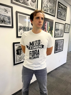 Camiseta Mito é o Caralho! Eu Quero Fora Bolsonaro! Off-White