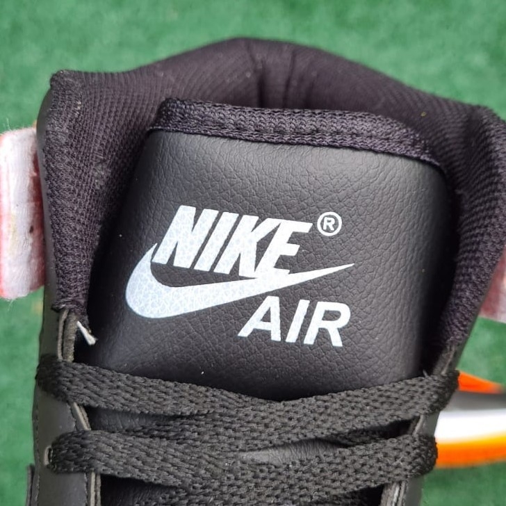 tenis jordan laranja