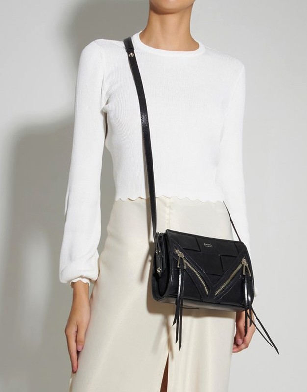 schutz crossbody preta